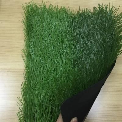 Césped artificial verde de lujo para diseño de paisajes exteriores